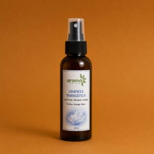 ✨🌿 Spray áurico elaborado para acompañar rituales de limpieza energética y armonización de espacios. Ideal para utilizar en el hogar, consultorio, objetos personales o antes de prácticas de meditación y bienestar. Presentación 100 ml.